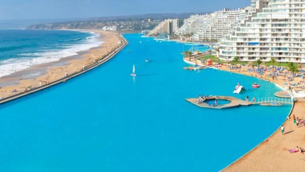 The world's largest swimming pool